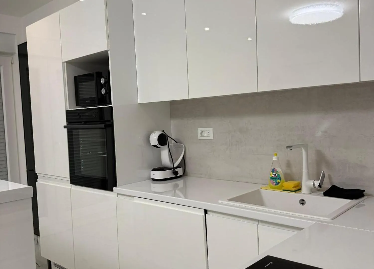 Luxury Oasis With Private Pool & Parking Apartment Split