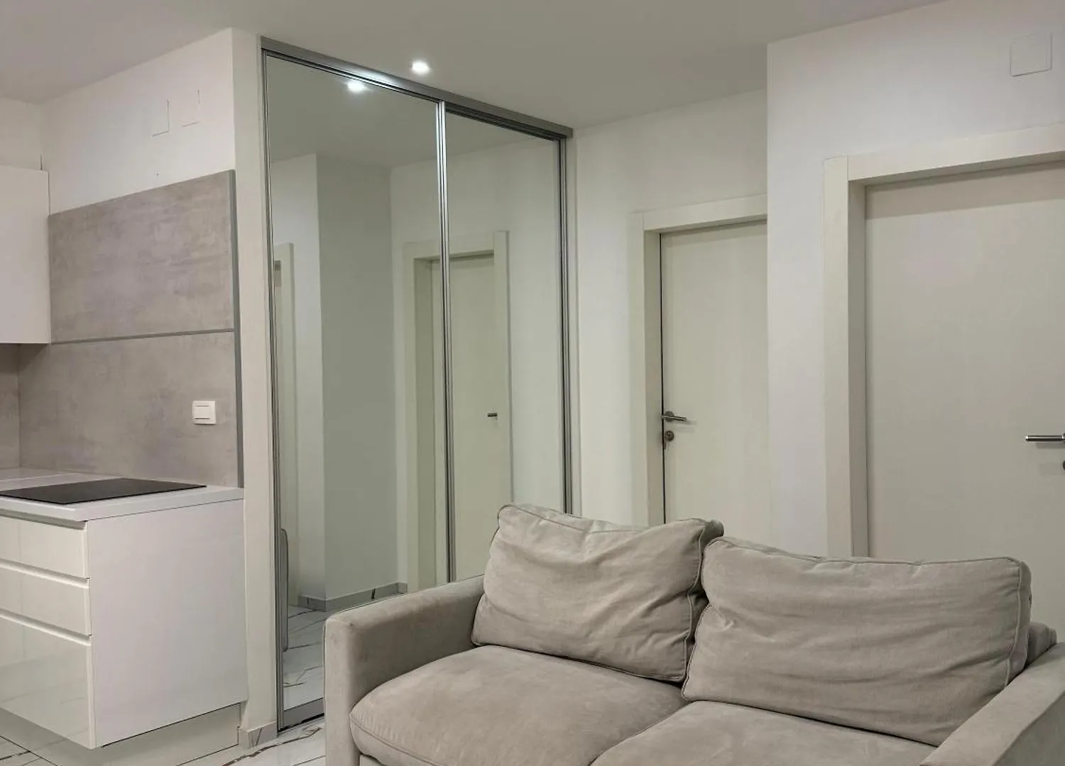 Luxury Oasis With Private Pool & Parking Apartment Split
