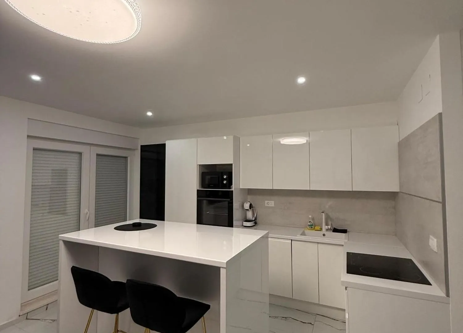 Luxury Oasis With Private Pool & Parking Apartment Split
